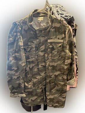 Hayden Los Angeles Camo lightweight Utility Jacket- Small EUC